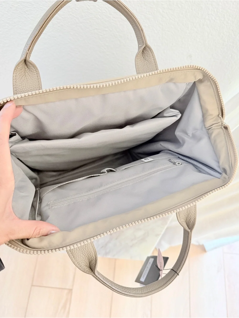 🤎 Baggallini Chelsea Laptop Backpack Taupe Twill Silver Hardware